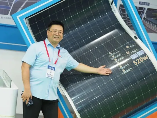 全球首款520W抗冰雹无隐裂柔性晶硅组件